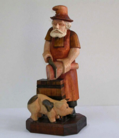 statues of wood figurines, wood carvings from linden wood sculpture 
workshop ECHA FIGURES Poland Lower Silesian Swidnica